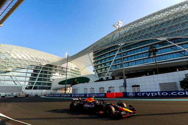 Sergio Perez of Mexico and Oracle Red Bull Racing in Aktion, Qualifying, F1 Grand Prix of Abu Dhabi, Yas Marina Circuit am 07. December 2024 in Abu Dhabi, United Arab Emirates. (Foto von Diogo Cardoso DeFodi Images) Sergio Perez of Mexico and Oracle Red Bull Racing in action on track FP3, Qualifying, F1 Grand Prix of Abu Dhabi, Yas Marina Circuit on December 7, 2024 in Abu Dhabi, United Arab Emirates. (Photo by Diogo Cardoso DeFodi Images) Defodi-645_f1abu20241207_101