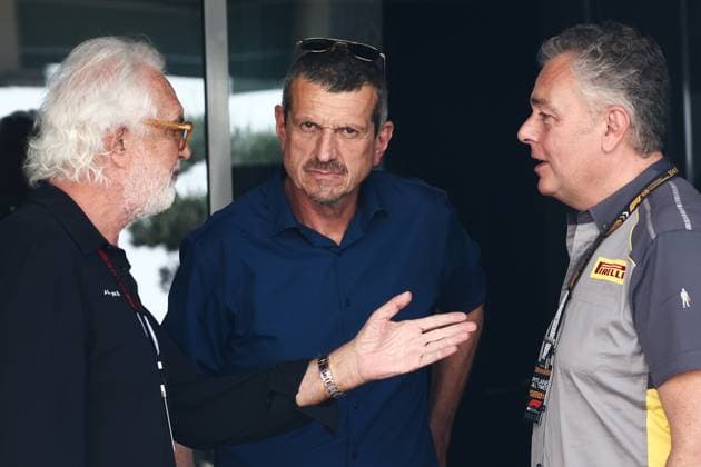 F1 Abu Dhabi Grand Prix 2024 Practice 3 Flavio Briatore, Guenther Steiner and Mario Isola before third practice ahead of the Formula 1 Abu Dhabi Grand Prix at Yas Marina Circuit in Abu Dhabi, United Arab Emirates on December 7, 2024. Abu Dhabi United Arab Emirates  Copyright: xJakubxPorzyckix originalFilename:porzycki-f1abudha241207_npDnS.jpg