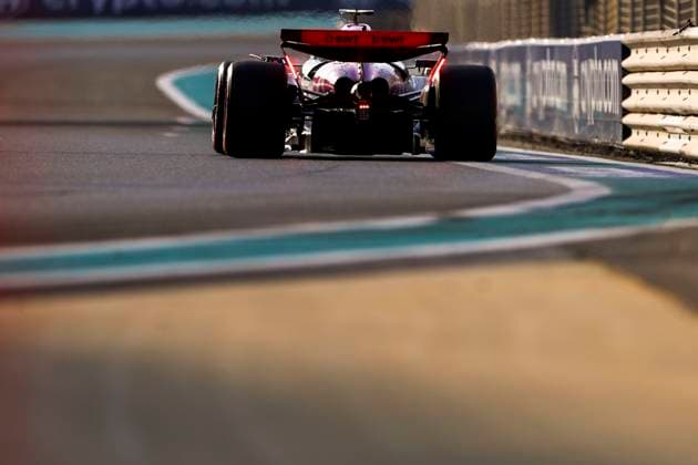 Pierre Gasly of France and Alpine F1 in Aktion, Qualifying, F1 Grand Prix of Abu Dhabi, Yas Marina Circuit am 07. December 2024 in Abu Dhabi, United Arab Emirates. (Foto von Diogo Cardoso DeFodi Images) Pierre Gasly of France and Alpine F1 in action on track FP3, Qualifying, F1 Grand Prix of Abu Dhabi, Yas Marina Circuit on December 7, 2024 in Abu Dhabi, United Arab Emirates. (Photo by Diogo Cardoso DeFodi Images) Defodi-645_f1abu20241207_105