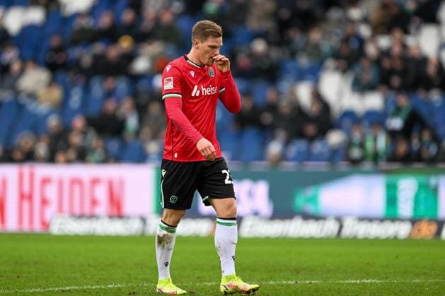 2. Bundesliga - Hannover 06 - SSV Ulm 1846 am 07.12.2024 in der HDI Arena in Hannover Marcel Halstenberg (Hannover 96) unzufrieden, enttäuscht, enttaeuscht, niedergeschlagen.