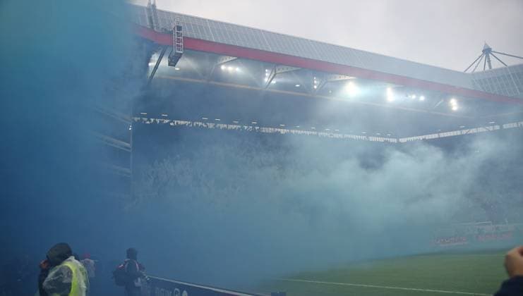 Sport Bilder des Tages 07.12.2024, xmohx, Fussball 2.Bundesliga, 1.FC Kaiserslautern - Karlsruher SC emspor, v.l.Choreographie und Pyrotechnik Karslruhe Fans (DFL DFB REGULATIONS PROHIBIT ANY USE OF PHOTOGRAPHS as IMAGE SEQUENCES and or QUASI-VIDEO) Kaiserslautern