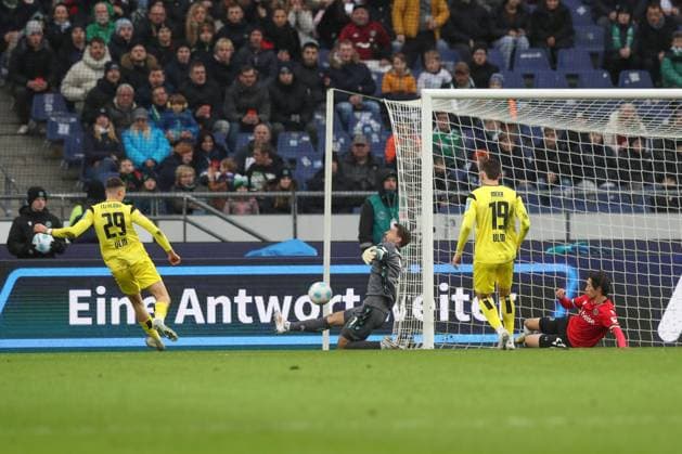 07.12.2024, xtgx, Fussball 2. Bundesliga, Hannover 96 - SSV Ulm 1846 emspor, v.l. Semir Telalovic (Ulm, 29) schiesst Tor, schießt, Torschuetze, erzielt Tor, Treffer, scores the goal 0:1 (DFL DFB REGULATIONS PROHIBIT ANY USE OF PHOTOGRAPHS as IMAGE SEQUENCES and or QUASI-VIDEO) Hannover