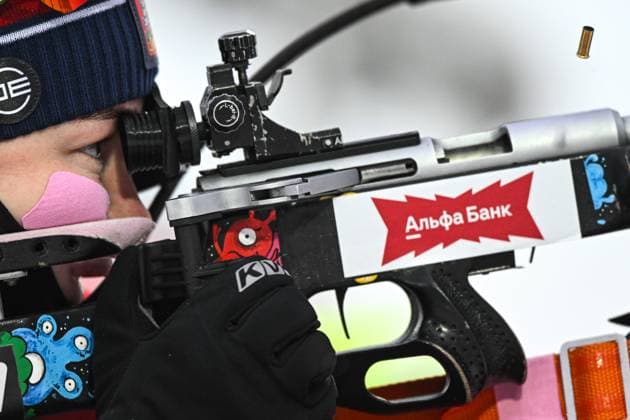 Bilder des Jahres 2024, Sport 12 Dezember Sport Themen der Woche KW 49 Russia Biathlon Cup Women Pursuit 8823618 07.12.2024 Anastasiia Zenova shoots her rifle during the women s 10 km pursuit event of the 2nd stage of the Russian Biathlon Cup in Khanty-Mansiysk, Russia. Sergey Bobylev Sputnik Khanty-Mansiysk Russia  Copyright: xSergeyxBobylevx
