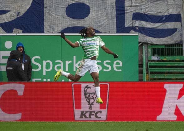 Fußball, Herren, Saison 2024 2025, 2. Bundesliga (15. Spieltag), SpVgg Greuther Fürth - Hertha BSC, Noel Futkeu (Greuther Fürth), Jubel nach Tor zum 1:1, 07.12. 2024,