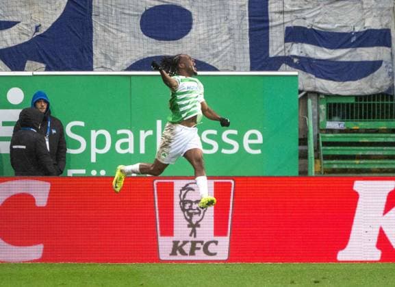 Fußball, Herren, Saison 2024 2025, 2. Bundesliga (15. Spieltag), SpVgg Greuther Fürth - Hertha BSC, Noel Futkeu (Greuther Fürth), Jubel nach Tor zum 1:1, 07.12. 2024,