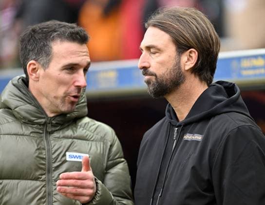 Fussball - 2. Bundesliga - Saison 2024 25 1. FC Kaiserslautern 07.12.2024 Fritz-Walter-Stadion 1. FC Kaiserslautern (fck) - Karlsruher SC (ksc) Trainer Christian EICHNER (Karlsruher SC), li - Thomas HENGEN (fck) 1. FC Kaiserslautern