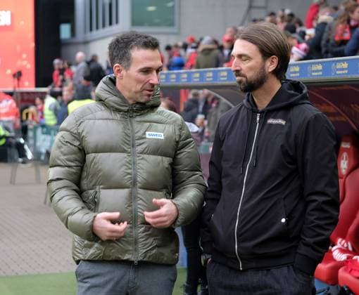 Fussball - 2. Bundesliga - Saison 2024 25 1. FC Kaiserslautern 07.12.2024 Fritz-Walter-Stadion 1. FC Kaiserslautern (fck) - Karlsruher SC (ksc) Trainer Christian EICHNER (Karlsruher SC), li - Thomas HENGEN (fck) 1. FC Kaiserslautern