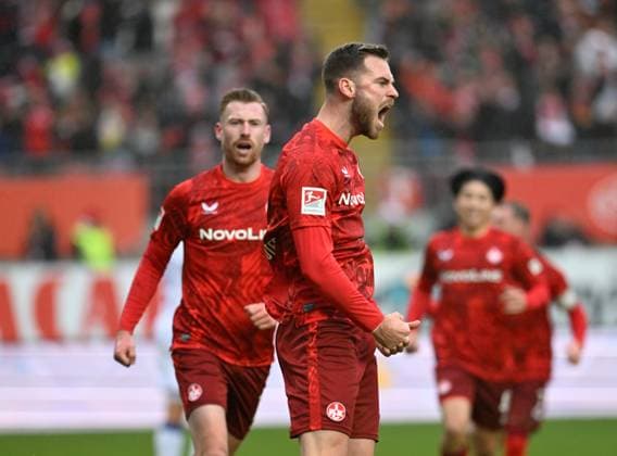 Fussball - 2. Bundesliga - Saison 2024 25 1. FC Kaiserslautern 07.12.2024 Fritz-Walter-Stadion 1. FC Kaiserslautern (fck) - Karlsruher SC (ksc) Boris TOMIAK (1. FC Kaiserslautern) jubelt nach seinem 1:0 1. FC Kaiserslautern