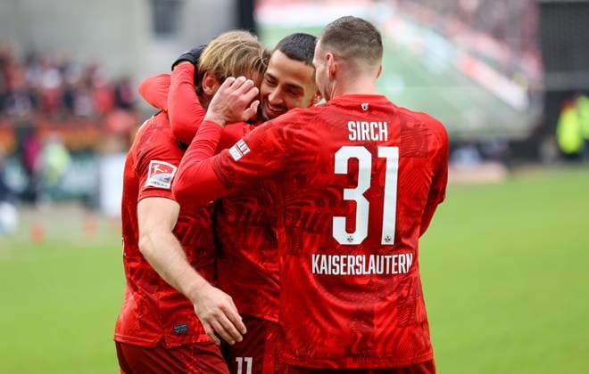 07.12.2024, xmohx, Fussball 2.Bundesliga, 1.FC Kaiserslautern - Karlsruher SC emspor, v.l. Kaiserslautern bejubelt das 3-0 durch Jannis Heuer (DFL DFB REGULATIONS PROHIBIT ANY USE OF PHOTOGRAPHS as IMAGE SEQUENCES and or QUASI-VIDEO) Kaiserslautern