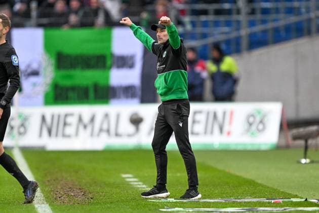 2. Bundesliga - Hannover 06 - SSV Ulm 1846 am 07.12.2024 in der HDI Arena in Hannover Trainer Stefan Leitl (Hannover 96) jubelt nach dem Tor zum 3:2.