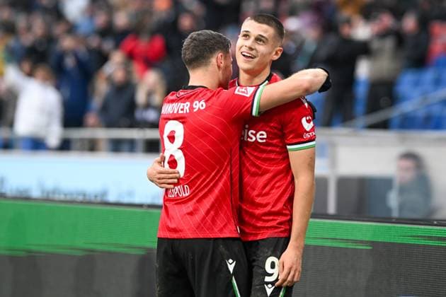 2. Bundesliga - Hannover 06 - SSV Ulm 1846 am 07.12.2024 in der HDI Arena in Hannover Jubel, Torjubel, Torschuetze, Torschütze Nicolo Tresoldi (Hannover 96) jbubelt nach seinem Tor zum 3:2 mit Enzo Leopold (Hannover 96).
