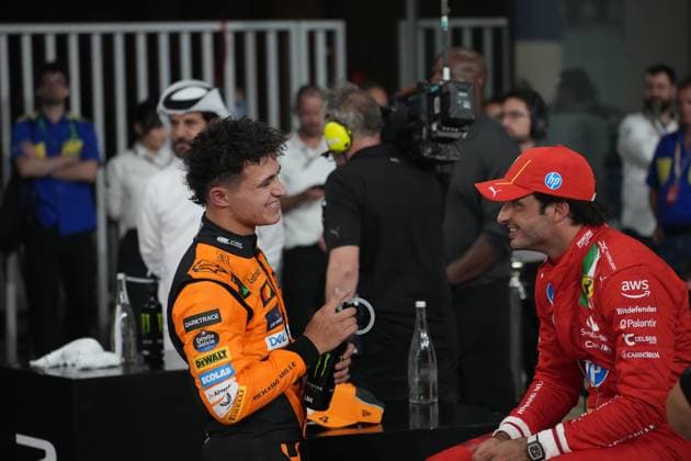 07.12.2024, Yas Marina Circuit, Abu Dhabi, Formula 1 Etihad Airways Abu Dhabi Grand Prix 2024 , im Bild Poleposition für Lando Norris (GBR), McLaren F1 Team, 3.Startplatz für Carlos Sainz Jr. (ESP), Scuderia Ferrari HP (Photo by Hasan Bratic DeFodi Images) Defodi-506_20241207_hbr_5848