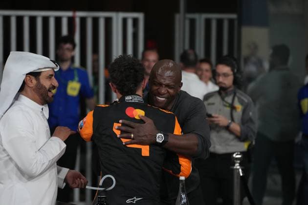 07.12.2024, Yas Marina Circuit, Abu Dhabi, Formula 1 Etihad Airways Abu Dhabi Grand Prix 2024 , im Bild FIA Präsident Mohammed bin Sulayem, Lando Norris (GBR), McLaren F1 Team, Schauspieler Terry Crews (Photo by Hasan Bratic DeFodi Images) Defodi-506_20241207_hbr_5902