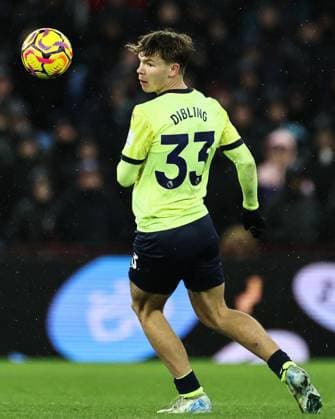 Premier League Aston Villa v Southampton Tyler Dibling of Southampton in action during the Premier League match Aston Villa vs Southampton at Villa Park, Birmingham, United Kingdom, 7th December 2024 (Photo by Mark Cosgrove News Images) Birmingham Villa Park West Midlands United Kingdom Copyright: xMarkxCosgrove NewsxImagesx