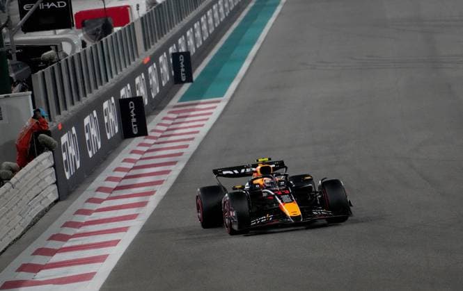 07.12.2024, Yas Marina Circuit, Abu Dhabi, Formula 1 Etihad Airways Abu Dhabi Grand Prix 2024 , im Bild Sergio Perez (MEX), Oracle Red Bull Racing (Photo by Hasan Bratic DeFodi Images) Defodi-506_20241207_hbr_5508