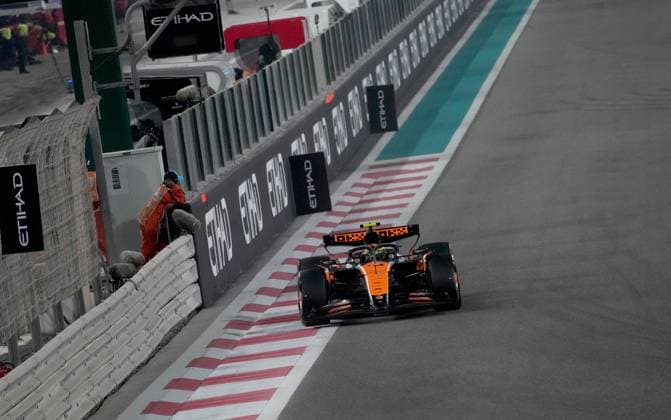 07.12.2024, Yas Marina Circuit, Abu Dhabi, Formula 1 Etihad Airways Abu Dhabi Grand Prix 2024 , im Bild Lando Norris (GBR), McLaren F1 Team (Photo by Hasan Bratic DeFodi Images) Defodi-506_20241207_hbr_5547