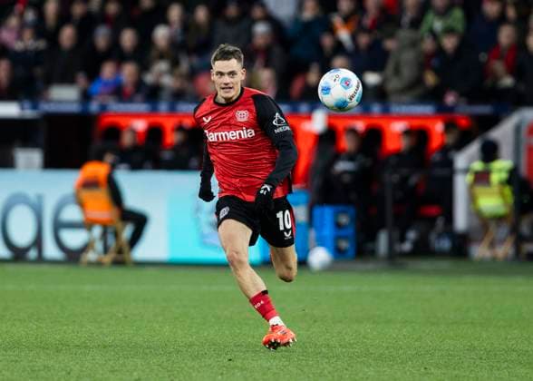 Leverkusen, Bayarena, 07.12.2024: Florian Wirtz (Bayer 04 Leverkusen) am Ball beim Spiel der 1.Bundesliga Bayer 04 Leverkusen vs. FC St. Pauli.