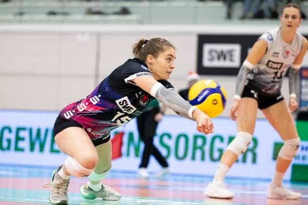 1. Volleyball Bundesliga Frauen: Schwarz-Weiss Erfurt vs. Ladies in Black Aachen; Erfurt; 07.12.2024 Mia Mercedes Kettner ( 15; Schwarz-Weiss Erfurt) 1. Volleyball Bundesliga Frauen: Schwarz-Weiss Erfurt vs. Ladies in Black Aachent; Riethsporthalle Erfurt; 07.12.2024 Copyright: xBEAUTIFULxSPORTS Duehringx