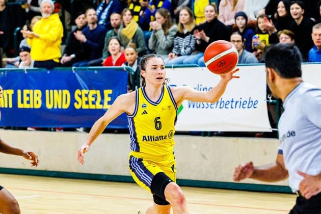 Tessa Stammberger (Alba Berlin Damen, 06) mit dem Ball im Lauf,Alba Berlin Damen vs Saarlouis Royals, 1. Bundesliga, Saison24 25, 2024_12_07 Berlin Berlin Deutschland Copyright: xFootbowl ThomasxSobotzkix