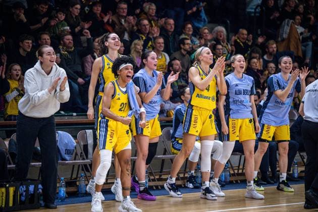 Basketball Berlin 07.12.2024 Saison 2024 2025 Toyota DBBL 1. Bundesliga Frauen, Damen Alba Berlin - Saarlouis Royals Jubel Alba