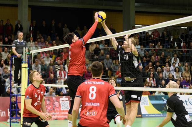 Kampf ueber der Netzkante, Yannick Menke (TV Rottenburg, 12) und Florian Bonadt (TuS Kriftel, 13) TV Rottenburg vs. TuS Kriftel, Volleyball, 2. Bundesliga Sued, 10. Spieltag, Saison 2024 2025, 07.12.2024, TV Rottenburg vs. TuS Kriftel, Volleyball, 2. Bundesliga Sued, 10. Spieltag, Saison 2024 2025, 07.12.2024 Rottenburg Copyright: xEibner-Pressefoto RalphxKunzex EP_RKE