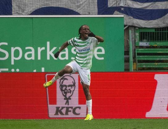 Fußball, Herren, Saison 2024 2025, 2. Bundesliga (15. Spieltag), SpVgg Greuther Fürth - Hertha BSC, Noel Futkeu (Greuther Fürth), Jubel nach Tor zum 1:1, 07.12. 2024,