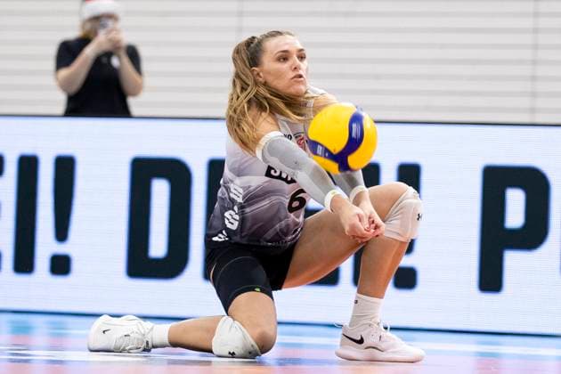 1. Volleyball Bundesliga Frauen: Schwarz-Weiss Erfurt vs. Ladies in Black Aachen; Erfurt; 07.12.2024 Kira Thomsen ( 6; Schwarz-Weiss Erfurt) 1. Volleyball Bundesliga Frauen: Schwarz-Weiss Erfurt vs. Ladies in Black Aachent; Riethsporthalle Erfurt; 07.12.2024 Copyright: xBEAUTIFULxSPORTS Duehringx
