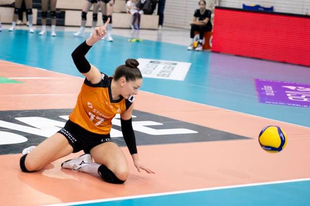 1. Volleyball Bundesliga Frauen: Schwarz-Weiss Erfurt vs. Ladies in Black Aachen; Erfurt; 07.12.2024 Kacey Jost ( 17; Ladies in Black Aachen) 1. Volleyball Bundesliga Frauen: Schwarz-Weiss Erfurt vs. Ladies in Black Aachent; Riethsporthalle Erfurt; 07.12.2024 Copyright: xBEAUTIFULxSPORTS Duehringx