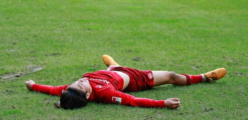07.12.2024, xmohx, Fussball 2.Bundesliga, 1.FC Kaiserslautern - Karlsruher SC emspor, v.l. Jubelnder Daisuke Yokota (Kaiserslautern) beim Schlusspfiff (DFL DFB REGULATIONS PROHIBIT ANY USE OF PHOTOGRAPHS as IMAGE SEQUENCES and or QUASI-VIDEO) Kaiserslautern