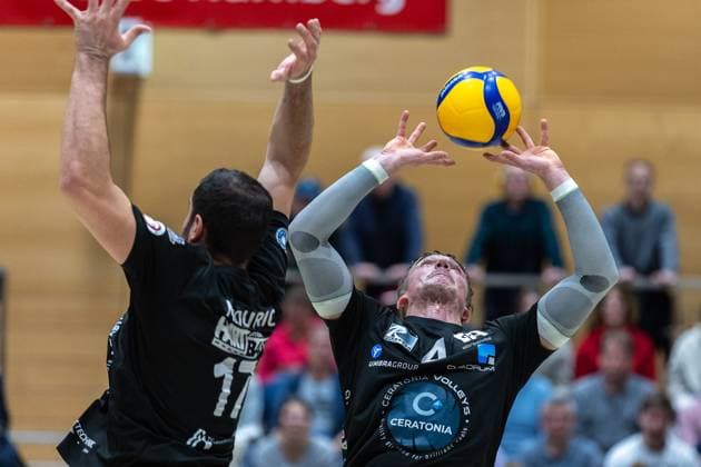 Gavra Meduric (CERATONIA Volleys Eltmann, 17), Jason Lieb (CERATONIA Volleys Eltmann, 04), SV Schwaig Volleyball - CERATONIA Volleys Eltmann, Volleyball, 2. Bundesliga Sued, 8. Spieltag, 07.12.2024 SV Schwaig Volleyball - CERATONIA Volleys Eltmann, Volleyball, 2. Bundesliga Sued, 8. Spieltag, 07.12.2024 Schwaig Copyright: xEibner-Pressefoto G.xSantemizx EP_GSZ
