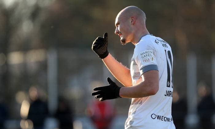 30.11.2024, Herren, Fussball, Saison 2024 2025, Regionalliga Bayern, 22. Spieltag: 1. FC Nürnberg II - FC Würzburger Kickers v.li.: Alem Japaur (FC Würzburger Kickers) gibt Anweisungen, gestikuliert, mit den Armen gestikulieren, gives instructions, gesticulate, Einzelbild Nürnberg Sportpark Valznerweiher, Max-Morlock-Platz Bayern Deutschland