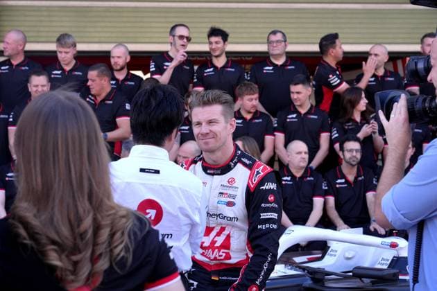 Formula 1 Etihad Airways Abu Dhabi Grand Prix 2024 08.12.2024, Yas Marina Circuit, Abu Dhabi, Formula 1 Etihad Airways Abu Dhabi Grand Prix 2024 , im Bild Mannschaftsfoto vom MoneyGram Haas F1 Team mit Kevin Magnussen (DNK), MoneyGram Haas F1 Team und Nico Hülkenberg (DEU), MoneyGram Haas F1 Team
