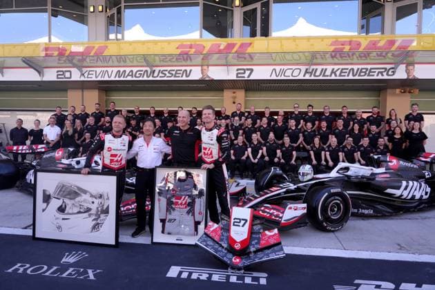 Formula 1 Etihad Airways Abu Dhabi Grand Prix 2024 08.12.2024, Yas Marina Circuit, Abu Dhabi, Formula 1 Etihad Airways Abu Dhabi Grand Prix 2024 , im Bild Mannschaftsfoto vom MoneyGram Haas F1 Team mit Kevin Magnussen (DNK), MoneyGram Haas F1 Team und Nico Hülkenberg (DEU), MoneyGram Haas F1 Team