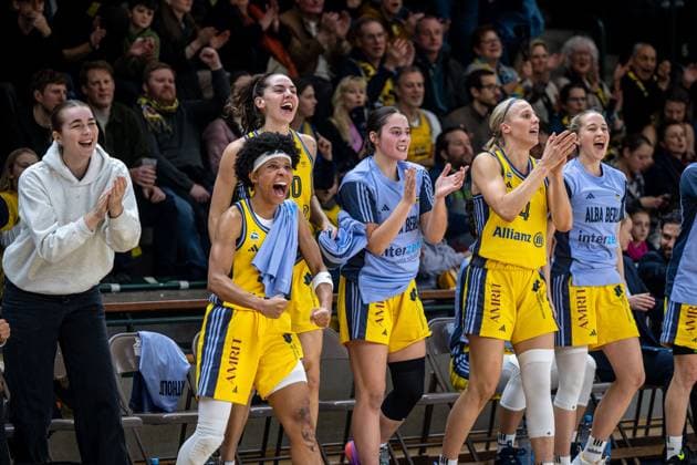 Basketball Berlin 07.12.2024 Saison 2024 2025 Toyota DBBL 1. Bundesliga Frauen, Damen Alba Berlin - Saarlouis Royals Jubel Alba Wiebke Schwartau (Alba, No.13) Deeshyra Thomas (Alba, No.21) Maggie Mulligan (Alba, No.00) Margaret Leoni Kreyenfeld (Alba, No.07) Marie Bertholdt (Alba, No.04) Lucy Reuß (Alba, No.05) Reuss