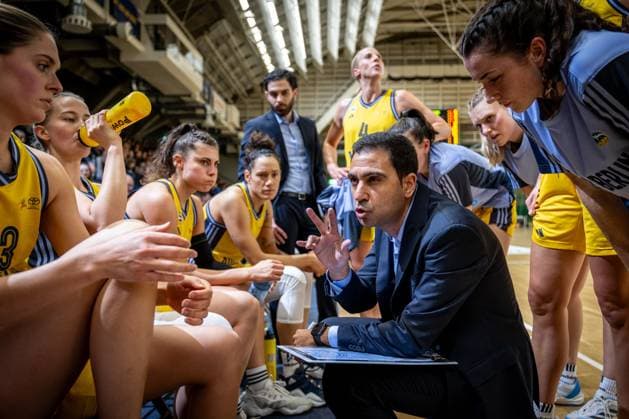 Basketball Berlin 07.12.2024 Saison 2024 2025 Toyota DBBL 1. Bundesliga Frauen, Damen Alba Berlin - Saarlouis Royals Cristo Cabrera (Alba, Trainer)