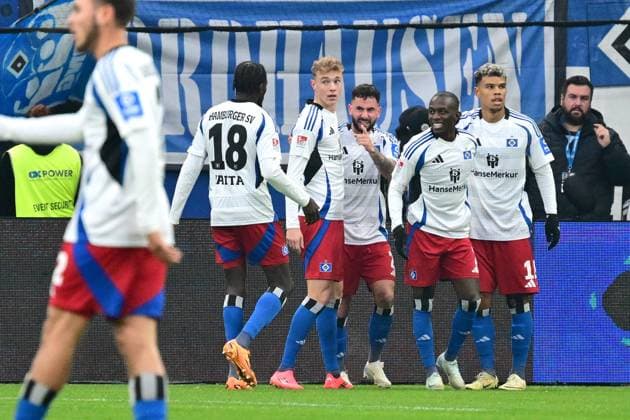 Fussball I Herren I 2. Bundesliga l Hamburger SV - SV Darmstadt 98 I 15. Spieltag I Saison 2024-2025 I HSV I 08.12.2024 I HSV Torjubel zum 1:0 Torschuetze ist Koenigsdoerffer Ransford-Yeboah (HSV) , Sportplatz : Volksparkstadion, Stellingen Hamburg Deutschland