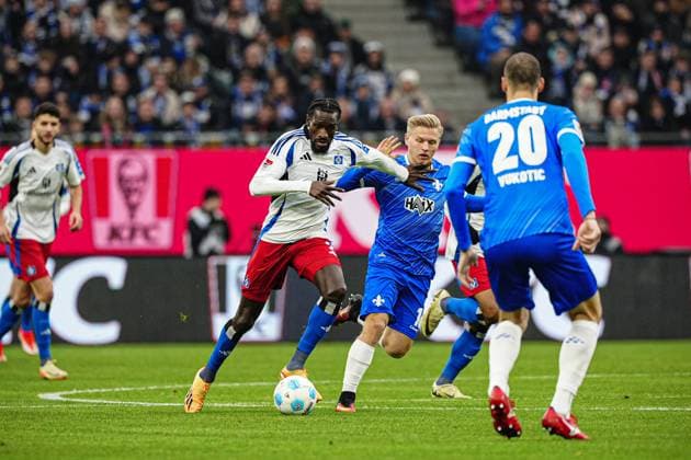 Bakery Jatta (Hamburger SV, 18), Andreas Mueller (SV Darmstadt 98, 16) GER, Hamburger SV vs. SV Darmstadt 98, Fussball, 2. Bundesliga, Spieltag 15, Saison 2024 2025, 08.12.2024 DFL REGULATIONS PROHIBIT ANY USE OF PHOTOGRAPHS AS IMAGE SEQUENCES AND OR QUASI-VIDEO GER, Hamburger SV vs. SV Darmstadt 98, Fussball, 2. Bundesliga, Spieltag 15, Saison 2024 2025, 08.12.2024 Hamburg