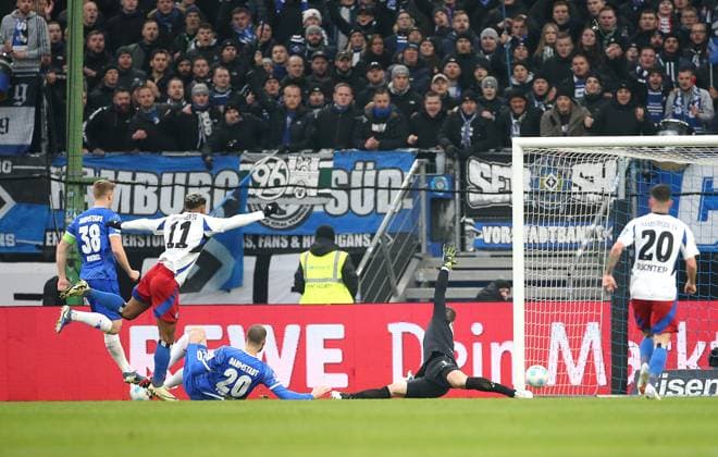 08.12.2024, Fussball 2. Bundesliga 2024 2025, 15. Spieltag, Hamburger SV - SV Darmstadt 98, im Volksparkstadion Hamburg. Tor zum 1:0 durch Torschütze Ransford-Yeboah Königsdörffer (Hamburg)