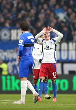 08.12.2024, Fussball 2. Bundesliga 2024 2025, 15. Spieltag, Hamburger SV - SV Darmstadt 98, im Volksparkstadion Hamburg. Jubel Torschütze Adam Karabec (Hamburg) zum Tor zum 2:1