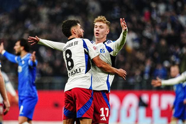 Torjubel Daniel Elfadli (Hamburger SV, 08) und Adam Karabec (Hamburger SV, 17) nach Tor zum 2:1 Adam Karabec (Hamburger SV, 17) GER, Hamburger SV vs. SV Darmstadt 98, Fussball, 2. Bundesliga, Spieltag 15, Saison 2024 2025, 08.12.2024 DFL REGULATIONS PROHIBIT ANY USE OF PHOTOGRAPHS AS IMAGE SEQUENCES AND OR QUASI-VIDEO GER, Hamburger SV vs. SV Darmstadt 98, Fussball, 2. Bundesliga, Spieltag 15, Saison 2024 2025, 08.12.2024 Hamburg