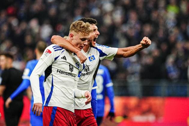 Torjubel Daniel Elfadli (Hamburger SV, 08) und Adam Karabec (Hamburger SV, 17) nach Tor zum 2:1 Adam Karabec (Hamburger SV, 17) GER, Hamburger SV vs. SV Darmstadt 98, Fussball, 2. Bundesliga, Spieltag 15, Saison 2024 2025, 08.12.2024 DFL REGULATIONS PROHIBIT ANY USE OF PHOTOGRAPHS AS IMAGE SEQUENCES AND OR QUASI-VIDEO GER, Hamburger SV vs. SV Darmstadt 98, Fussball, 2. Bundesliga, Spieltag 15, Saison 2024 2025, 08.12.2024 Hamburg