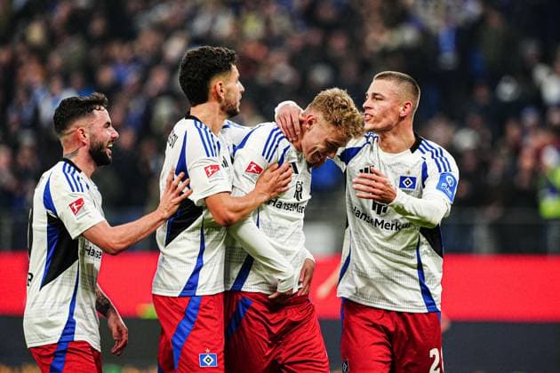 Torjubel Hamburger SV nach Tor zum 2:1 Adam Karabec (Hamburger SV, 17) GER, Hamburger SV vs. SV Darmstadt 98, Fussball, 2. Bundesliga, Spieltag 15, Saison 2024 2025, 08.12.2024 DFL REGULATIONS PROHIBIT ANY USE OF PHOTOGRAPHS AS IMAGE SEQUENCES AND OR QUASI-VIDEO GER, Hamburger SV vs. SV Darmstadt 98, Fussball, 2. Bundesliga, Spieltag 15, Saison 2024 2025, 08.12.2024 Hamburg