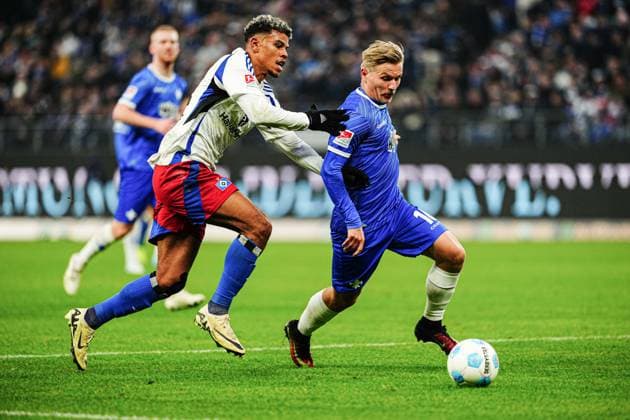 Ransford-Yeboah Koenigsdoerffer (Hamburger SV, 11), Andreas Mueller (SV Darmstadt 98, 16) GER, Hamburger SV vs. SV Darmstadt 98, Fussball, 2. Bundesliga, Spieltag 15, Saison 2024 2025, 08.12.2024 DFL REGULATIONS PROHIBIT ANY USE OF PHOTOGRAPHS AS IMAGE SEQUENCES AND OR QUASI-VIDEO GER, Hamburger SV vs. SV Darmstadt 98, Fussball, 2. Bundesliga, Spieltag 15, Saison 2024 2025, 08.12.2024 Hamburg