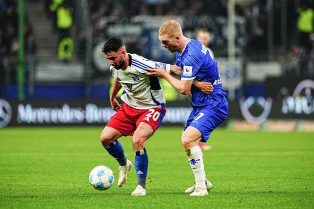 Marco Richter (Hamburger SV, 20), Kai Klefisch (SV Darmstadt 98, 17) GER, Hamburger SV vs. SV Darmstadt 98, Fussball, 2. Bundesliga, Spieltag 15, Saison 2024 2025, 08.12.2024 DFL REGULATIONS PROHIBIT ANY USE OF PHOTOGRAPHS AS IMAGE SEQUENCES AND OR QUASI-VIDEO GER, Hamburger SV vs. SV Darmstadt 98, Fussball, 2. Bundesliga, Spieltag 15, Saison 2024 2025, 08.12.2024 Hamburg