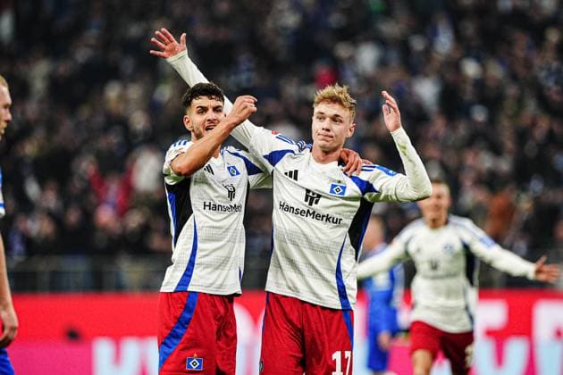 Torjubel Daniel Elfadli (Hamburger SV, 08) und Adam Karabec (Hamburger SV, 17) nach Tor zum 2:1 Adam Karabec (Hamburger SV, 17) GER, Hamburger SV vs. SV Darmstadt 98, Fussball, 2. Bundesliga, Spieltag 15, Saison 2024 2025, 08.12.2024 DFL REGULATIONS PROHIBIT ANY USE OF PHOTOGRAPHS AS IMAGE SEQUENCES AND OR QUASI-VIDEO GER, Hamburger SV vs. SV Darmstadt 98, Fussball, 2. Bundesliga, Spieltag 15, Saison 2024 2025, 08.12.2024 Hamburg