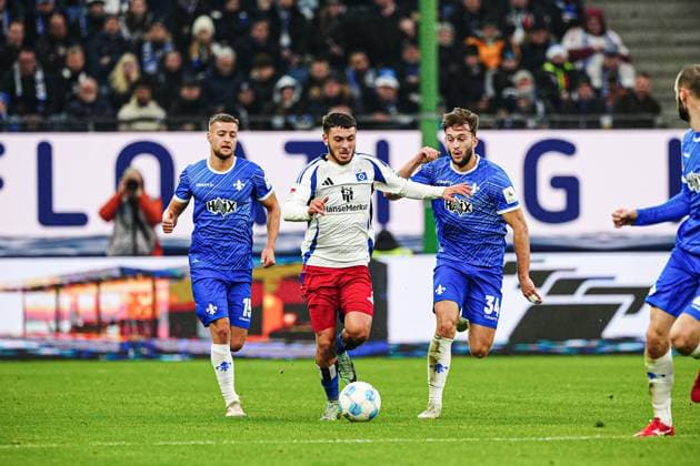 Fabian Nuernberger (SV Darmstadt 98, 15), William Mikelbrencis (Hamburger SV, 02), Killan Corredor (SV Darmstadt 98, 34) GER, Hamburger SV vs. SV Darmstadt 98, Fussball, 2. Bundesliga, Spieltag 15, Saison 2024 2025, 08.12.2024 DFL REGULATIONS PROHIBIT ANY USE OF PHOTOGRAPHS AS IMAGE SEQUENCES AND OR QUASI-VIDEO GER, Hamburger SV vs. SV Darmstadt 98, Fussball, 2. Bundesliga, Spieltag 15, Saison 2024 2025, 08.12.2024 Hamburg