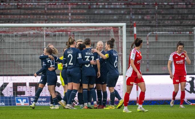 Fußball, Frauen, Saison 2024 2025, 2. Frauen-Bundesliga (12. Spieltag), 1. FC Union Berlin - VfL Bochum, Bochumer Jubel nach Tor zum 1:1, 08.12. 2024, Copyright: xMatthiasxKochx