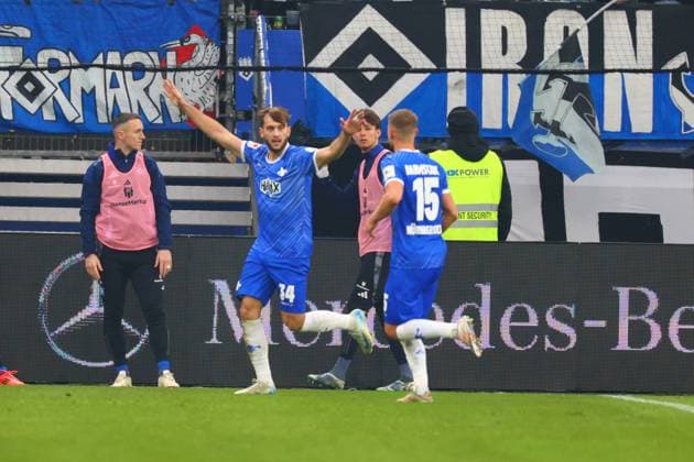 GER,Hamburg, Fussball, DFB, Hamburger SV vs SV Darmstadt 98 , im Hamburger Volksparkstadion , 08.12.2024 , Killian Corredor ( SV Darmstadt 98 ) Torschuetze zum 2:2 Fabian Nuernberger ( SV Darmstadt 98 ) DFL regulations prohibit any use of photographs as image sequences and or quasi-video.