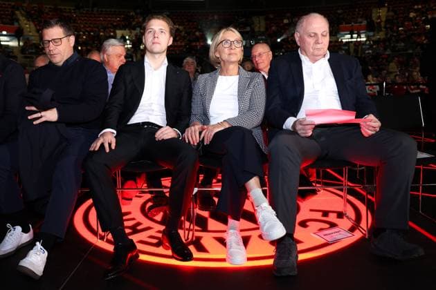 Fußball Jahreshauptversammlung FC Bayern München eV 2024 in der Rudi-Sedlmayer-Halle in München v.l.n.r.: Max Eberl ( Sportvorstand München ), Joel Beckenbauer, Heidi Beckenbauer, Uli Hoeneß ( Ehrenpräsident München ) DFL regulations prohibit any use of photographs as image sequences and or quasi-video. *** Soccer Annual General Meeting FC Bayern München eV 2024 in the Rudi Sedlmayer Halle in Munich from left to right Max Eberl Chief Sports Officer Munich , Joel Beckenbauer, Heidi Beckenbauer, Uli Hoeneß Honorary President Munich DFL regulations prohibit any use of photographs as image sequences and or quasi video xMSx