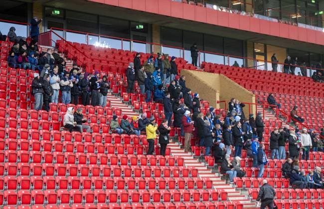 Fußball, Frauen, Saison 2024 2025, 2. Frauen-Bundesliga (12. Spieltag), 1. FC Union Berlin - VfL Bochum, Bochumer Fans auf der Haupttribüne, 08.12. 2024, Copyright: xMatthiasxKochx
